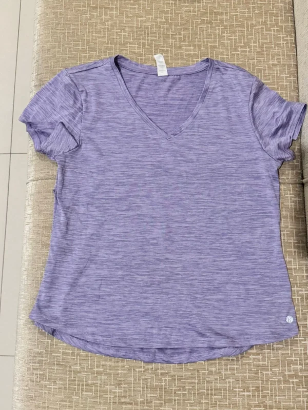 lululamon original slightly damaged Love V-Neck T-Shirt Size Medium