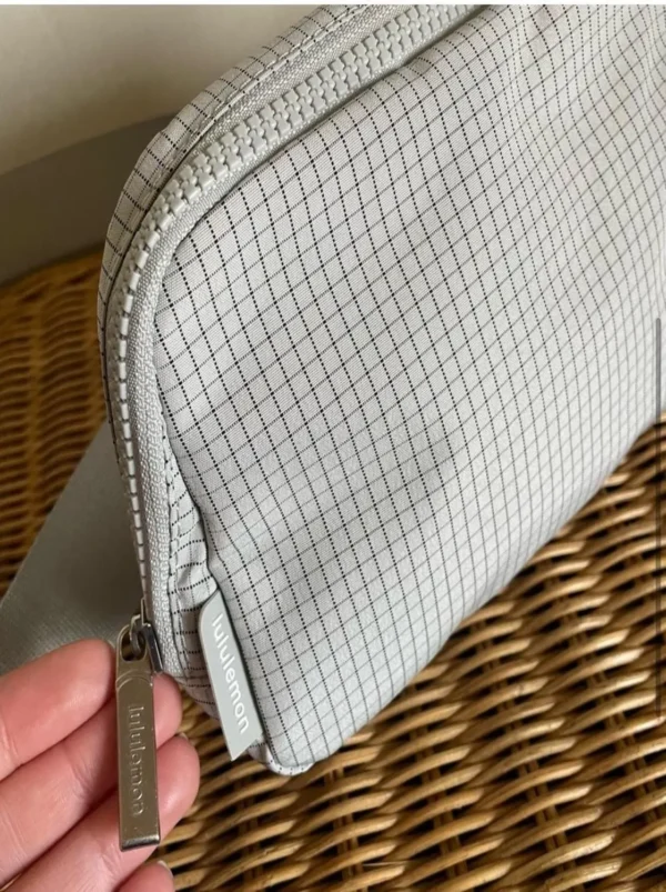 P0 (1) Original Lululemon Everywhere Belt Bag 1L – Grid Light Grey