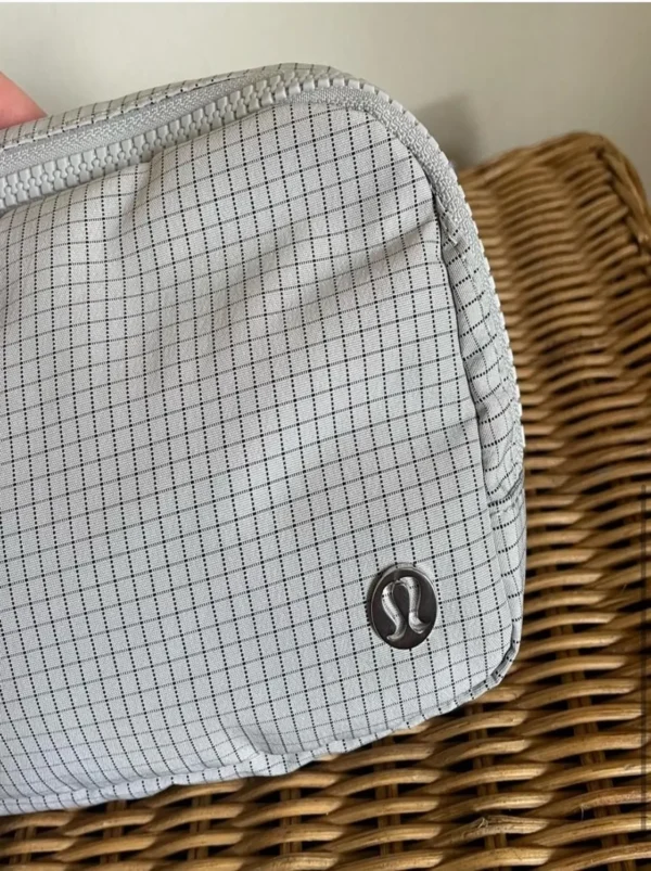 P0 (2) Original Lululemon Everywhere Belt Bag 1L – Grid Light Grey