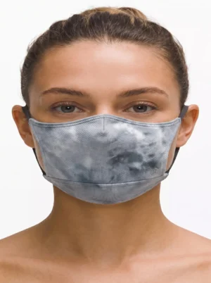 Woman_wearing_face_mask_2K_202607031054 Original lululemon Ear Loop Face Mask