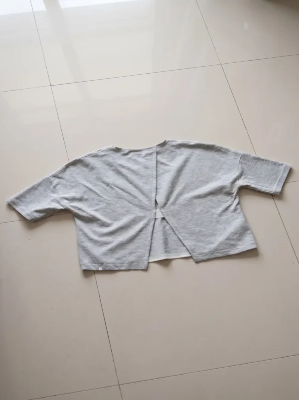 Make_picture_of_good_quality_2K_20261018144954 (1) Heather grey cropped athletic tee with drop shoulders and crew neck