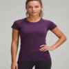Woman_posing_in_athletic_shirt_2K_20261018191147 Purple Lululemon Swiftly Tech short-sleeve shirt 2.0, front view
